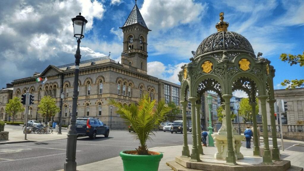 Apartment Dun Laoghaire Coastal Retreat & Hidden Getaway *