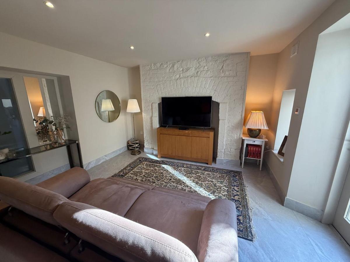 Dun Laoghaire Coastal Retreat & Hidden Getaway Apartment Dublin