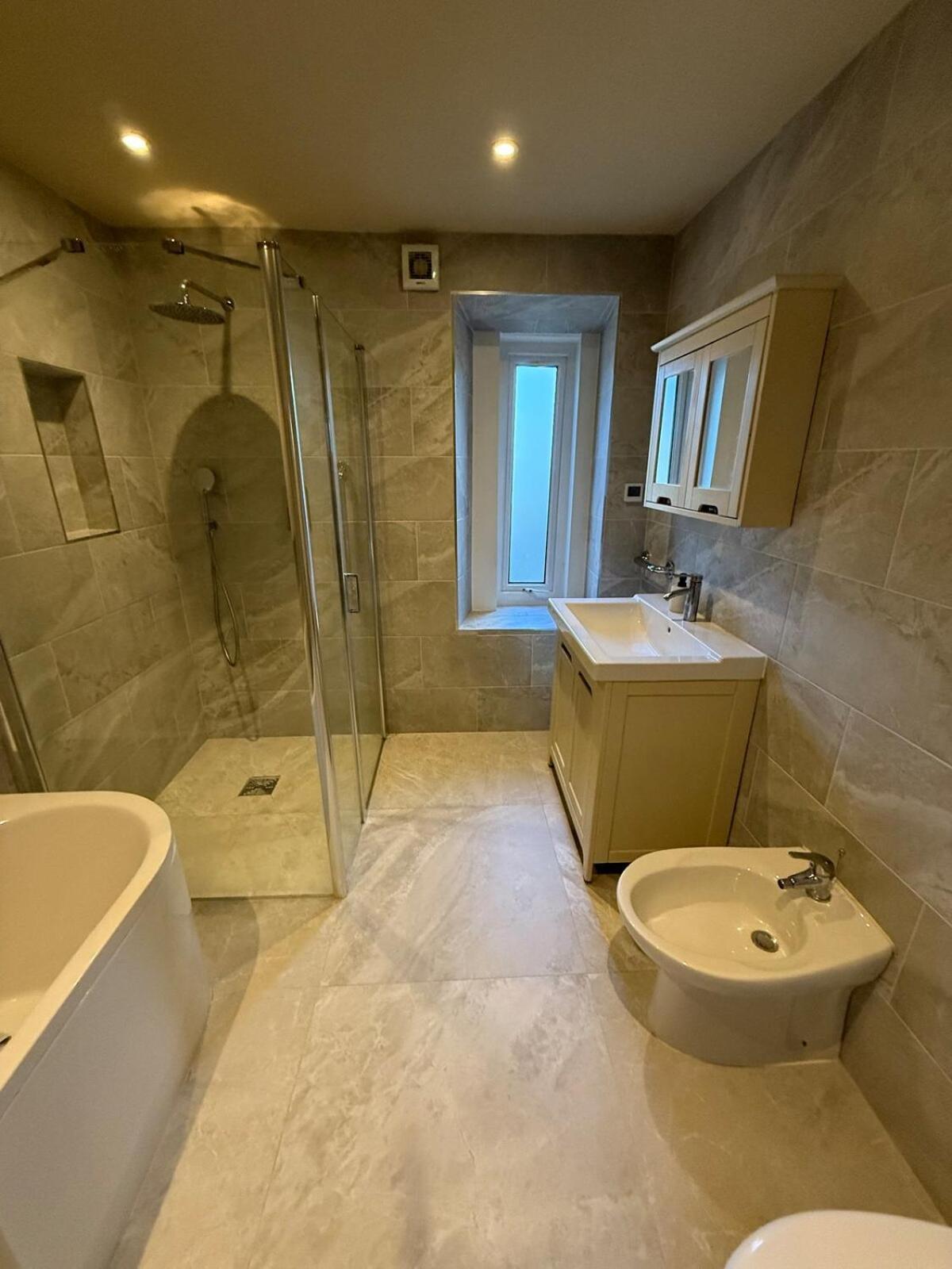 Apartment Dun Laoghaire Coastal Retreat & Hidden Getaway *