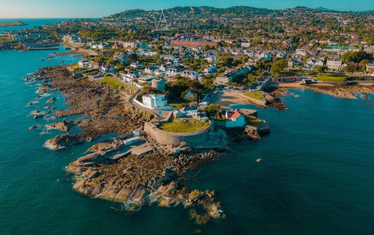 Dun Laoghaire Coastal Retreat & Hidden Getaway Dublin