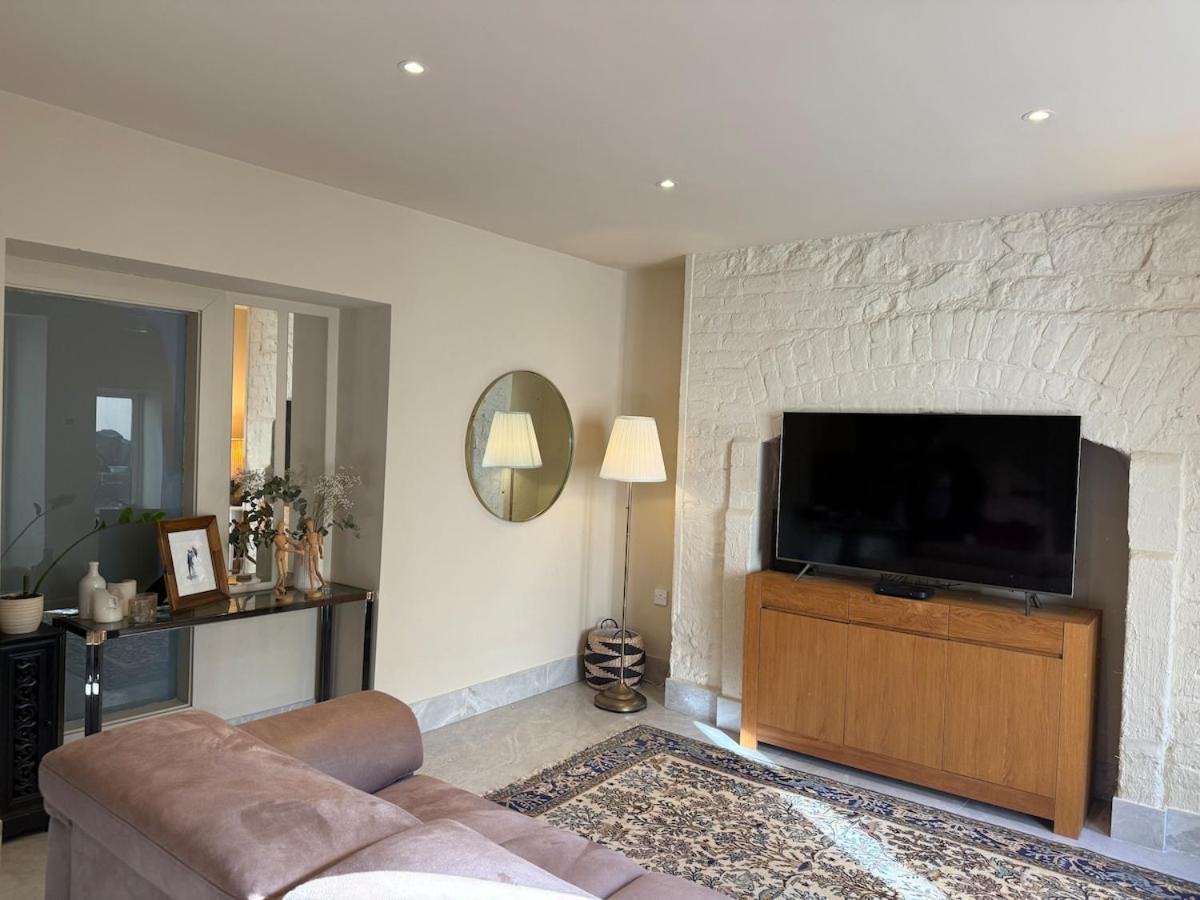 Dun Laoghaire Coastal Retreat & Hidden Getaway Apartment *