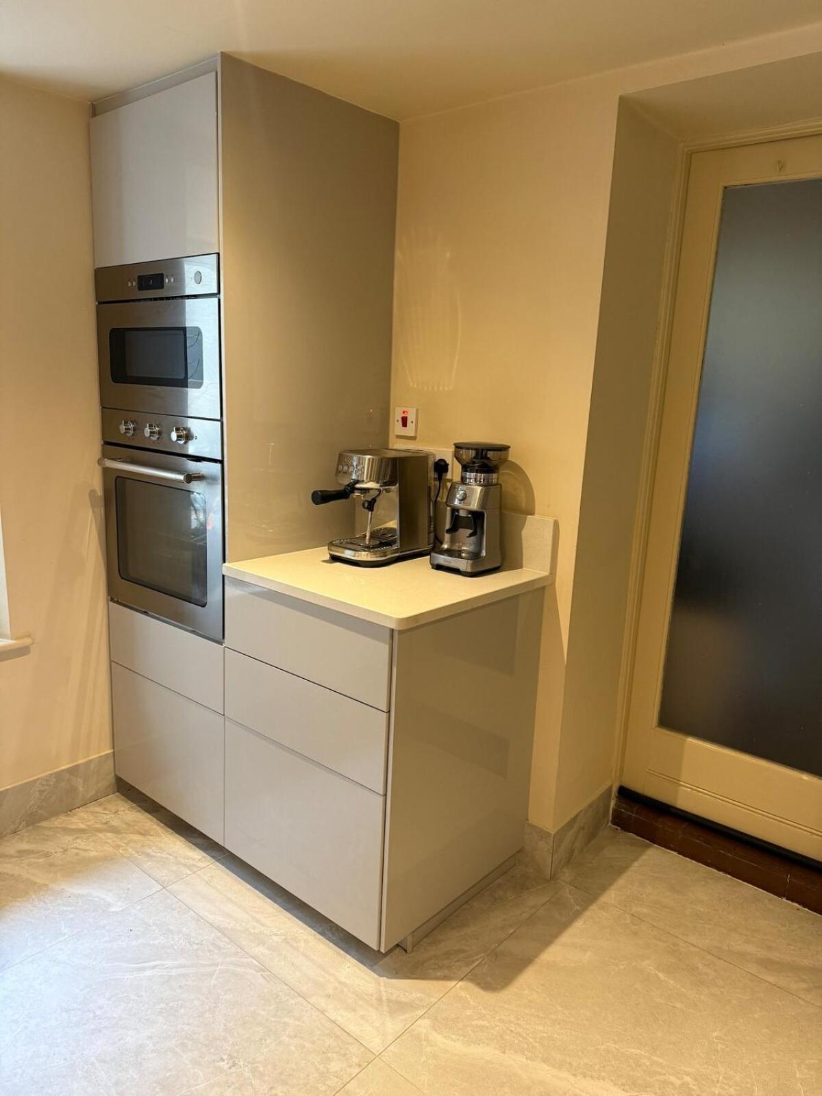 Apartment Dun Laoghaire Coastal Retreat & Hidden Getaway *