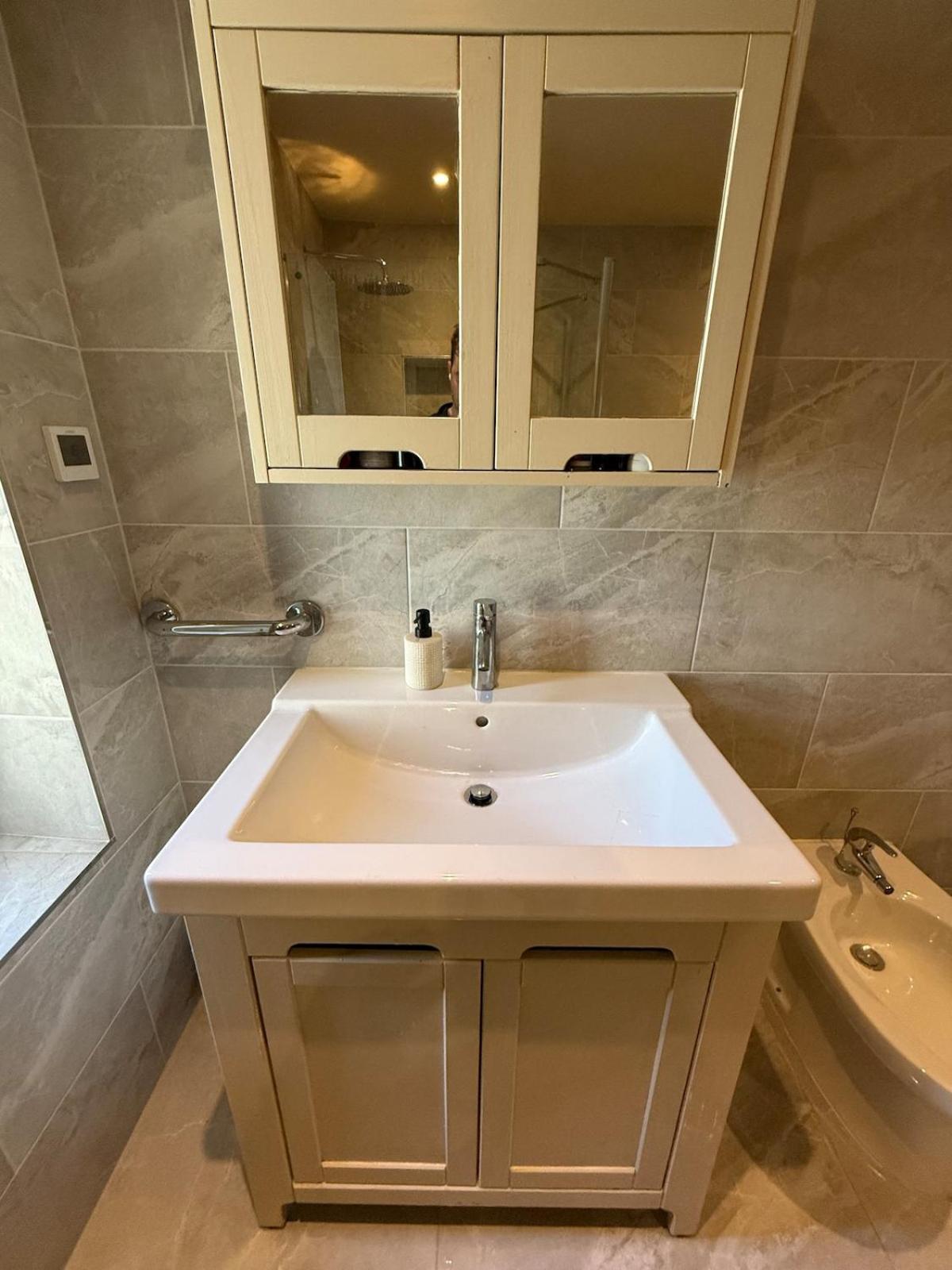 Dun Laoghaire Coastal Retreat & Hidden Getaway Apartment