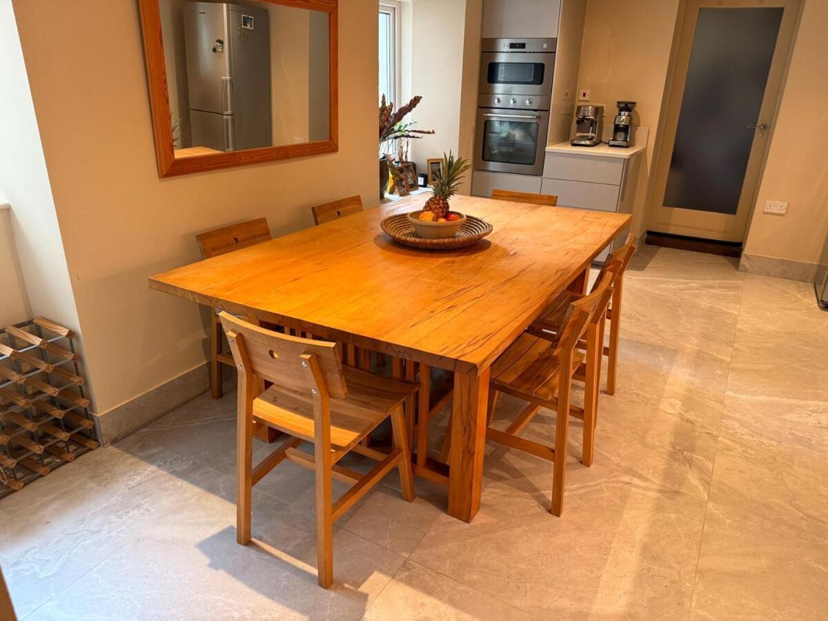 Dun Laoghaire Coastal Retreat & Hidden Getaway Dublin