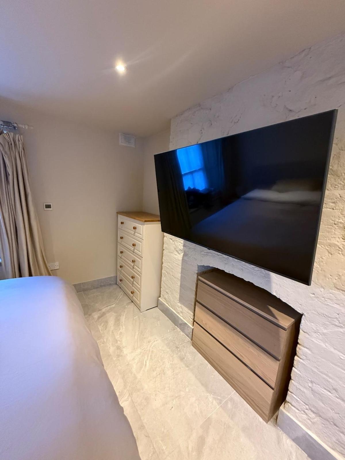 Dun Laoghaire Coastal Retreat & Hidden Getaway * Dublin